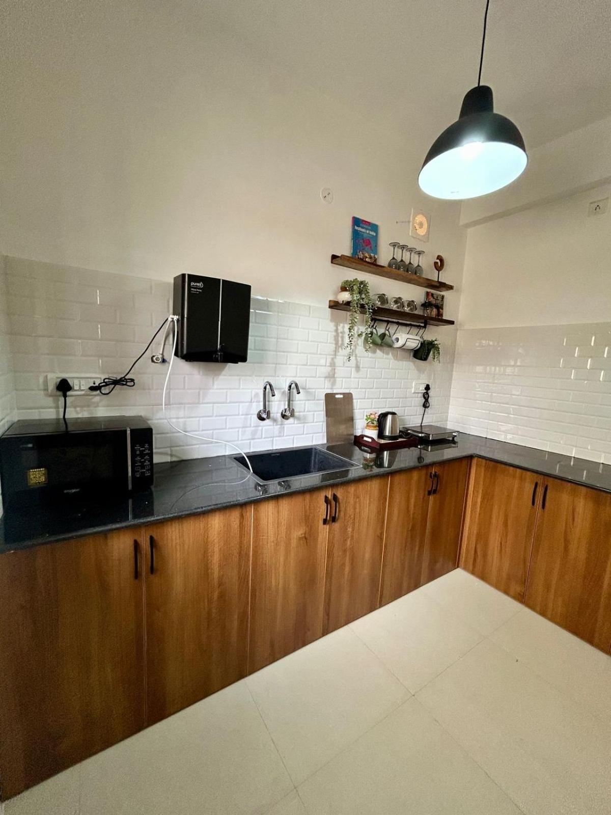 45th Palm Apartment